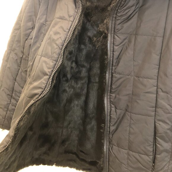 Black reversible jacket - Waterproof fabric - reverses to faux fur. - Picture 4 of 7